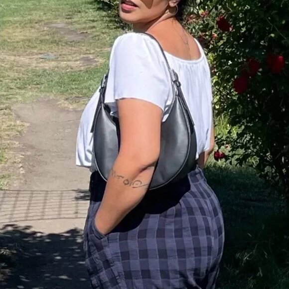 Meet your Posher, Fatima - Picture 1 of 1